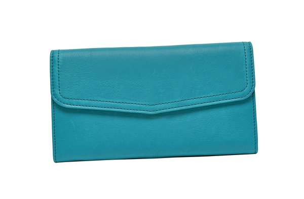 The ultimate guide to choosing the perfect evening clutch